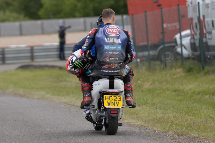 Das erste Training war für Jonathan Rea nach einer Runde beendet