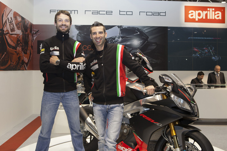 Die Aprilia-Werksfahrer Guintoli und Melandri mit der RSV4 Factory