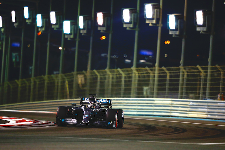 Lewis Hamilton allein auf weiter Flur