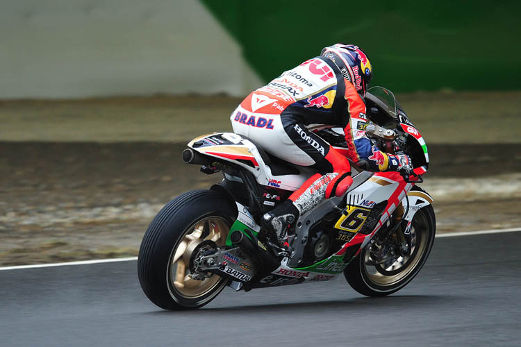 Stefan Bradl tastet sich im Qualifying beim Japan-GP über die feuchte Strecke