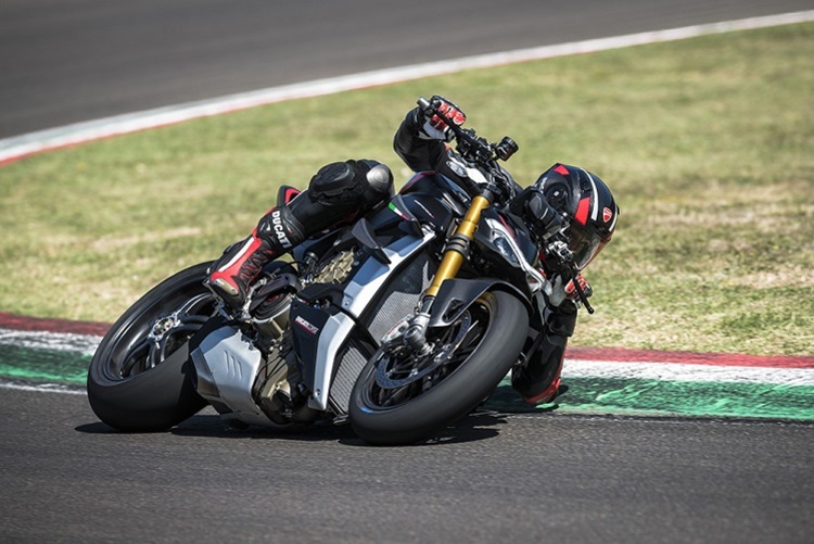 Ducati Streetfighter V4SP: Karbonräder und, hurra, endlich wieder eine rasselnde Trockenkupplung in einem Naked Bike!