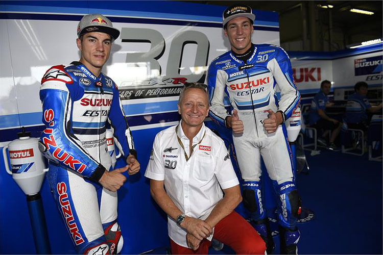 Kevin Schwantz (Mitte) mit den MotoGP-Suzuki-Piloten Maverick Viñales und Aleix Espargaró