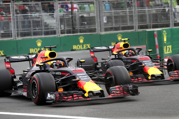 Daniel Ricciardo (vorne) und Max Verstappen