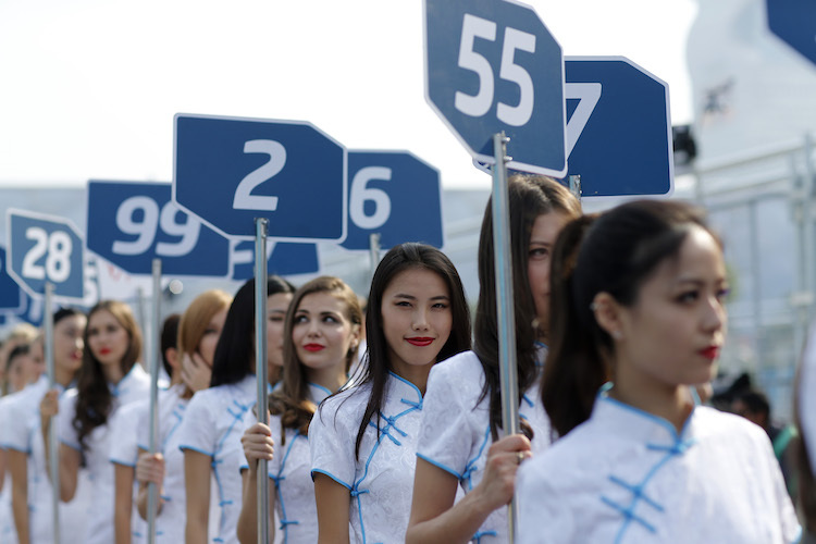 Die Formel E will die Grid Girls behalten