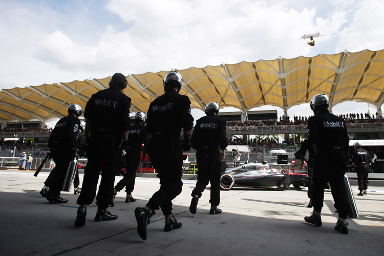 Fernando Alonso musste sein Rennen in Malaysia vorzeitig an der Box beenden