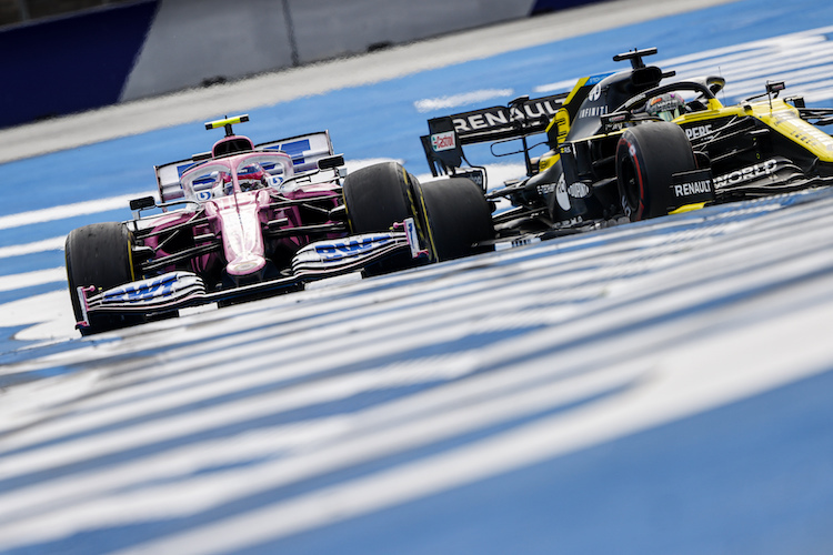 Daniel Ricciardo (rechts im Renault) gegen Sergio Pérez