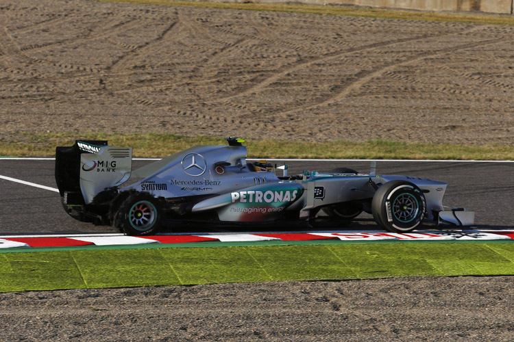 Leichter Startcrash - schwere Folgen; Lewis Hamilton schimpfte: «Dabei kam ich beim Start so gut weg»