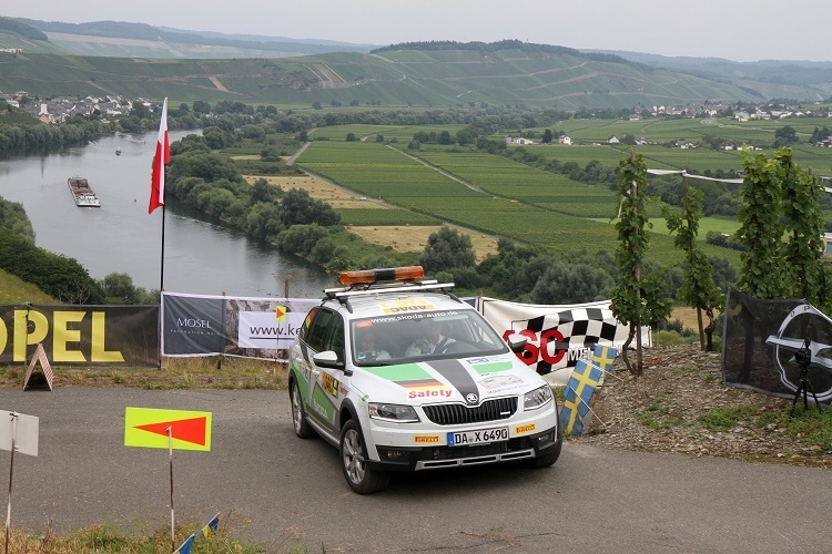 Michèle Mouton und Jutta Kleinschmidt starten im Vorwagen