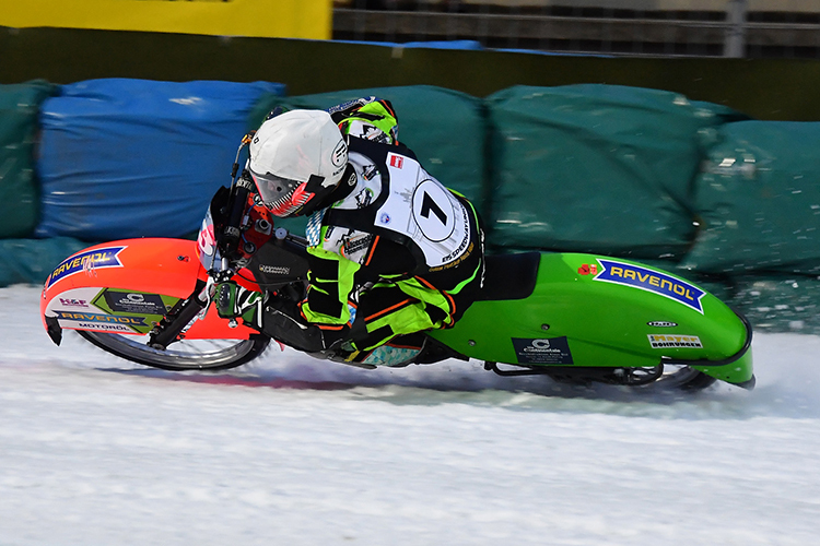 Benedikt Monn auf einem Bike von Hans Weber