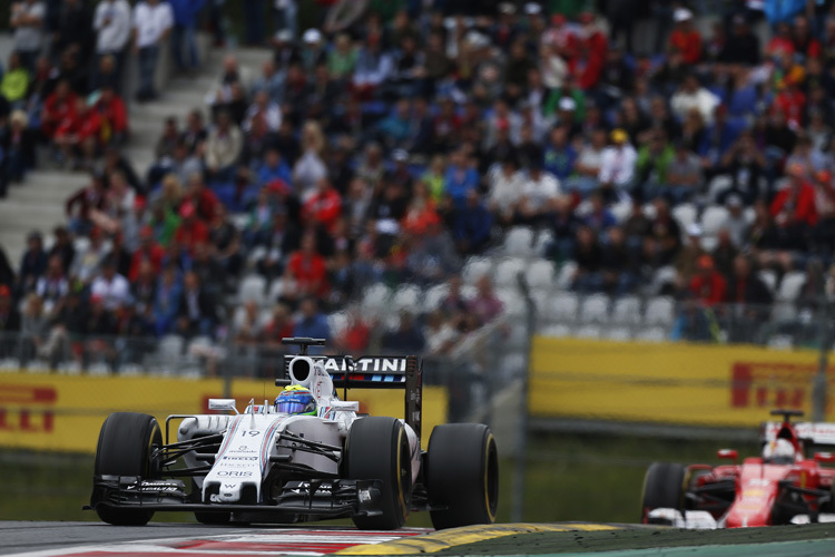Silverstone: Felipe Massa im Williams vor Sebastian Vettel im Ferrari