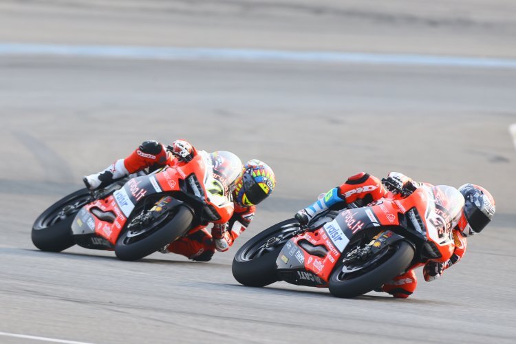 Ducati am Freitag in Misano: Marco Melandri vor Chaz Davies