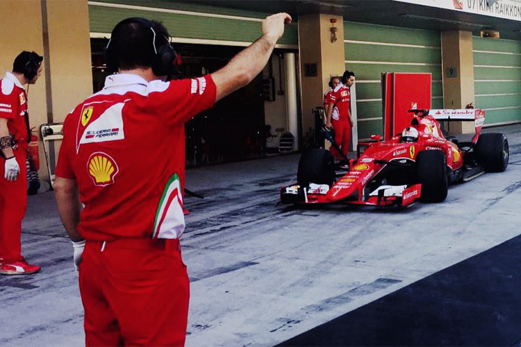Sebastian Vettel bei Reifentests in Abu Dhabi