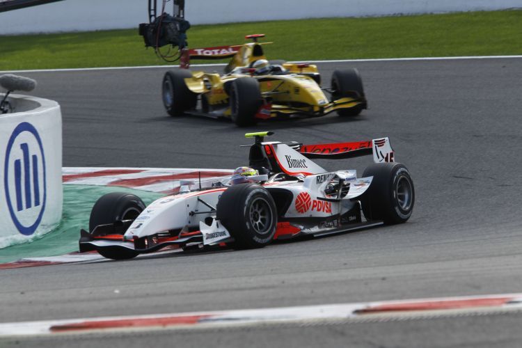 Maldonado stand im Rennen mehrfach unter Druck durch die Konkurre
