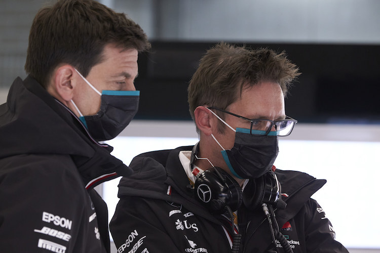 Der leitende Mercedes-Ingenieur Andrew Shovlin mit Teamchef Toto Wolff 