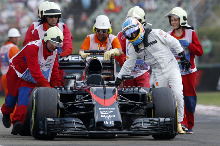 Voller Körpereinsatz: Fernando Alonso