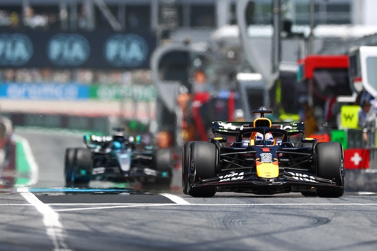 Max Verstappen vor George Russell