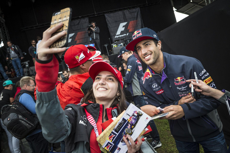 Selfie mit Daniel Ricciardo gefällig?