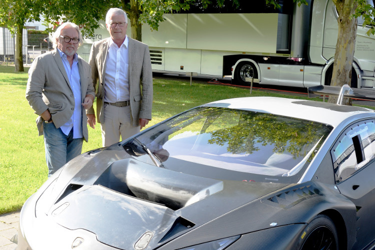 Teambesitzer Keke Rosberg (li.) und Teamchef Arno Zensen vor dem Lamborghini Huracán GT3