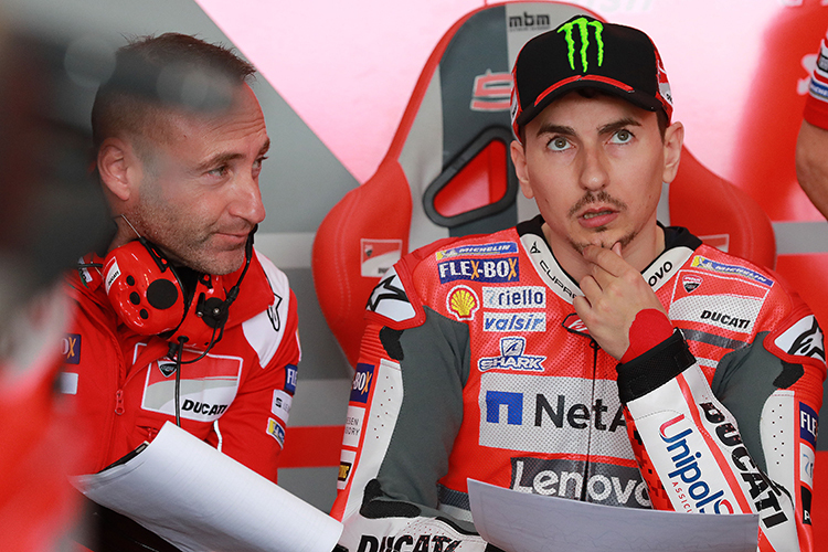 Jorge Lorenzo (re.) ist nicht 100-prozentig fit