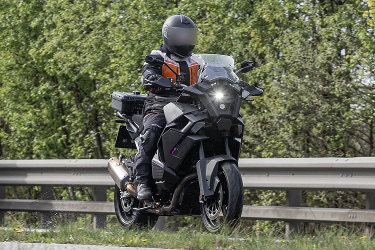 Noch eine Front-Variante, Räder vorne und hinten 17 Zoll - Modellbezeichnung KTM 1490 Super Adventure?