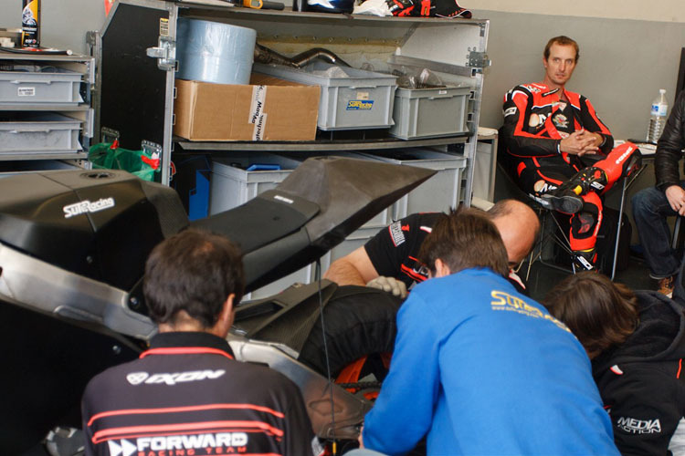 Colin Edwards in der Forward-Garage