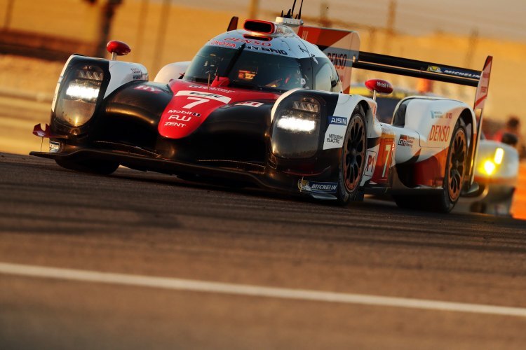 Bislang schnellster in Bahrain: Der Toyota TS050 Hybrid von Mike Conway, Kamui Kobayashi und José María López 