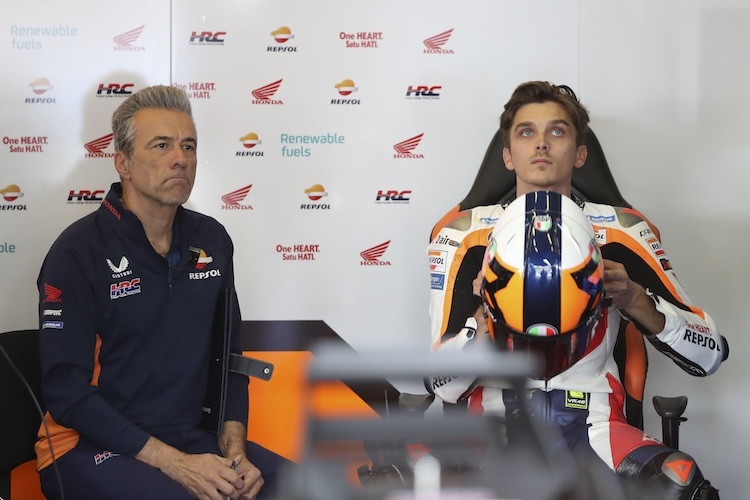 Honda-Pilot Luca Marini gemeinsam mit seinem Cheftechniker Giacomo Guidotti