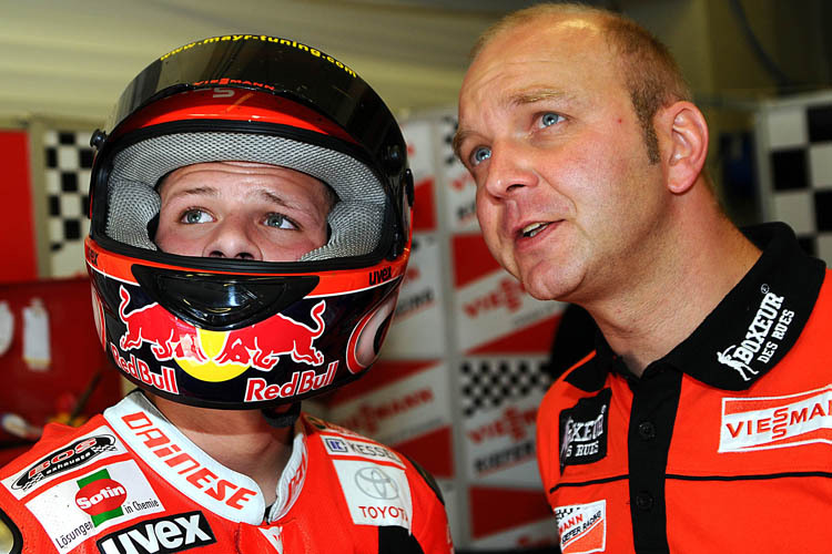 Stefan Bradl und Motorenmann Jürgen Lingg