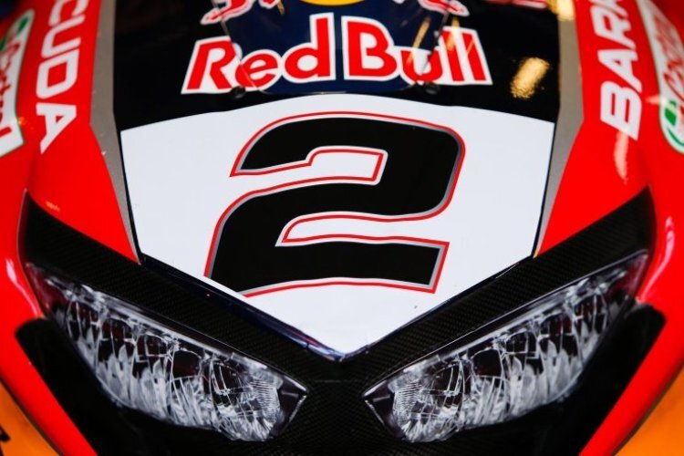 Die Startnummer 2 von Leon Camier klebt nun auf der Red Bull Honda
