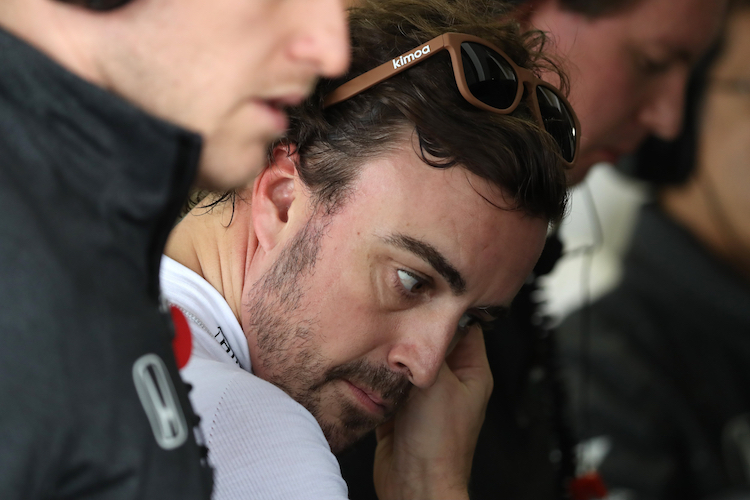 Die japanischen Fans freuen sich: Fernando Alonso kann nun auch den WEC-Lauf in Fuji bestreiten