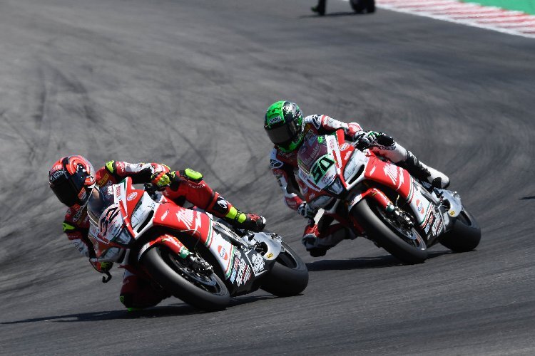 Lorenzo Savadori vor Eugene Laverty