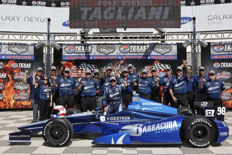 Alex Tagliani und sein Team feiern die Pole Position