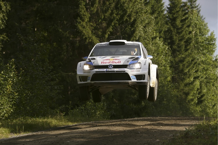 Sébastien Ogier im Anflug zum Tagessieg