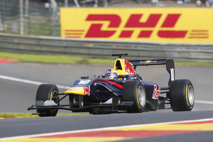 Red Bull Junior Alex Lynn baute auf dem Circuit de Spa-Francorchamps seine Führung aus