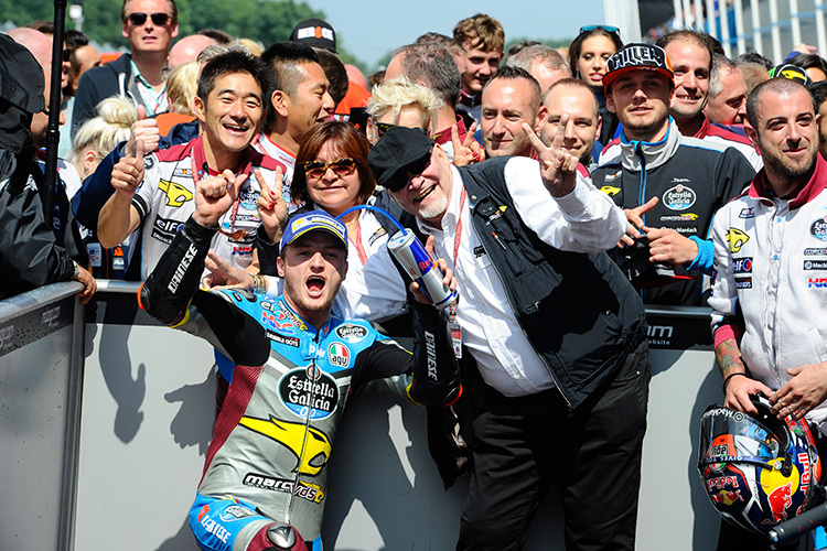 Jack Miller nach seinem Sieg in Assen mit Bier-Milliardär Marc van der Straten und seinem Team