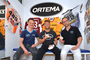 Anthony West (Mitte) traf bei Ortema seinen alten MZ-Teamkollegen Bernd Hiemer (li.)
