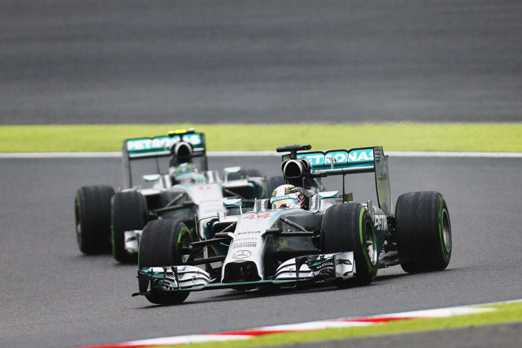 Lewis Hamilton übernahm in der 29. Runde des Japan-GP die Führung von seinem Mercedes-Teamkollegen Nico Rosberg
