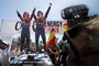 Nicolas Gilsoul (li.) und Thierry Neuville feiern den ersten Sieg