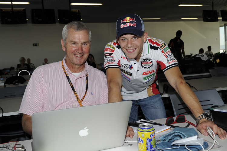 Günther Wiesinger und Stefan Bradl: zwei Generationen, ein Rennfahrer im Media Centre als «digital native»