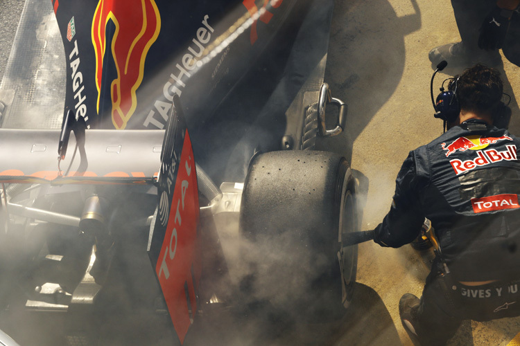 Bremsprobleme am Red Bull Racing-Auto von Daniil Kvyat