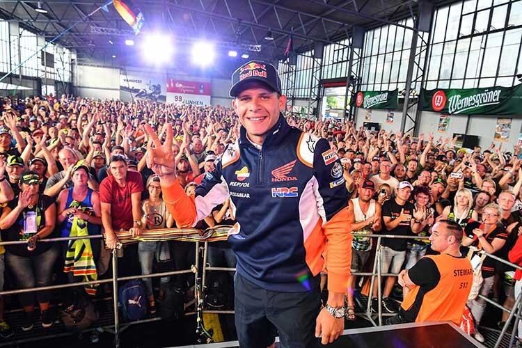 Stefan Bradl in der vollen Karthalle