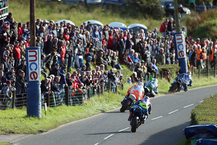 Bei schönem Wetter war der Ulster Grand Prix stets ein Magnet für die Zuseher