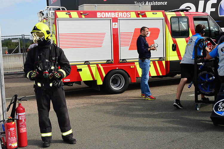 Die Feuerwehr löschte das Motorrad von Zacchone