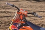 Aktuelle KTM SX-F 250: Lenker, Griffe und Zahnkkranz liefert Renthal