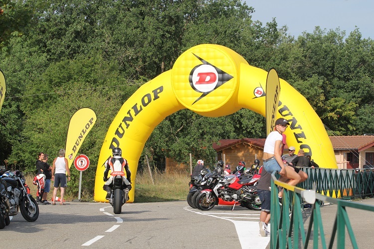Trotz extrem heisser Temperaturen coole Stimmung am Dunlop Moto Day auf dem Anneau du Rhin