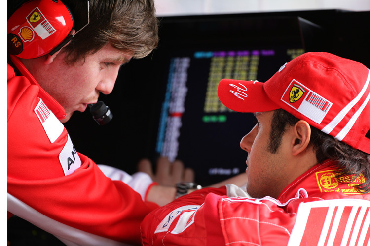 Ferrari-Ingenieur Rob Smedley und Felipe Massa.