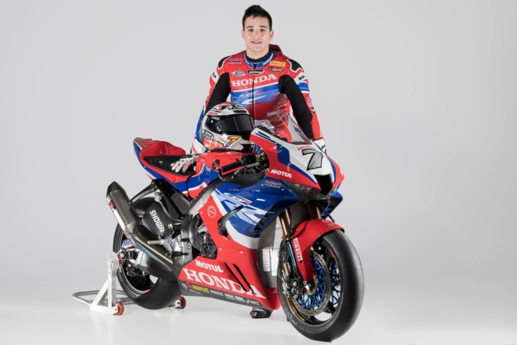 Iker Lecuona präsentiert seine Honda Fireblade für die Superbike-WM 2022