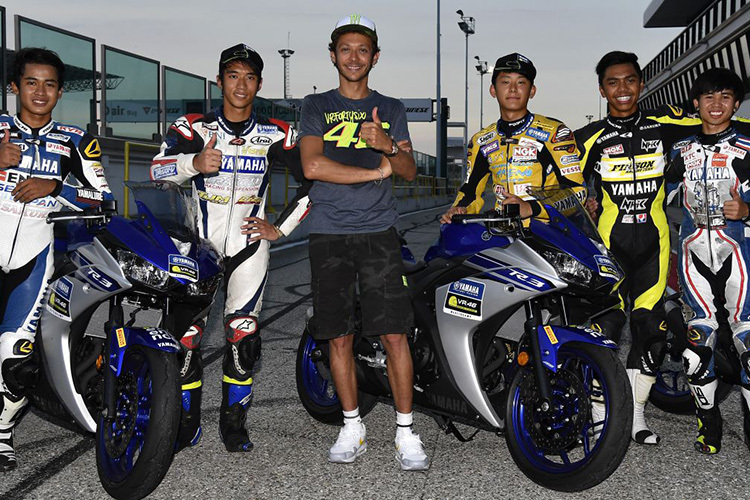 Valentino Rossi mit den fünf asiatischen Talenten