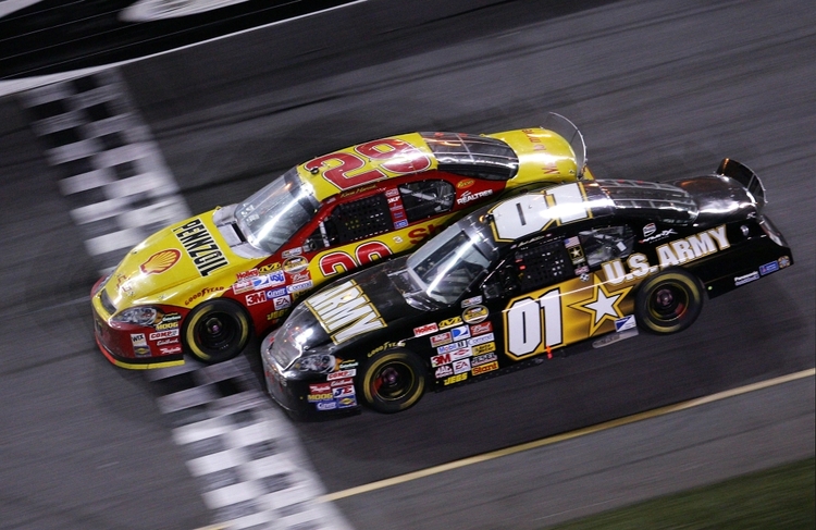 Harvick gewann mit Pennzoil das Daytona 500 2007
