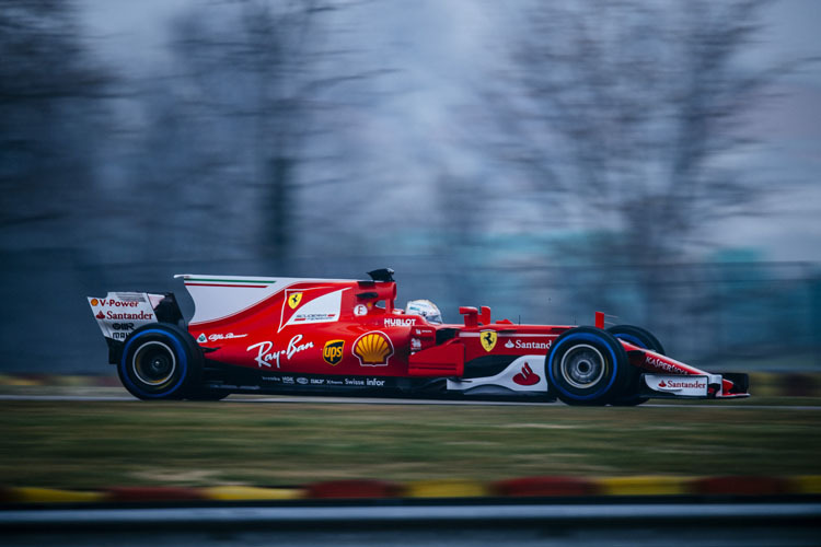 Sebastian Vettel konnte wegen eines kurzen Regenschauers verspätet auf die Piste